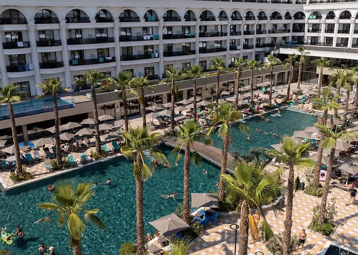 Fafa Aqua Palace & Hotel