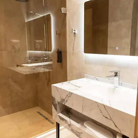 מלון Fafa Aqua Palace & 5*
