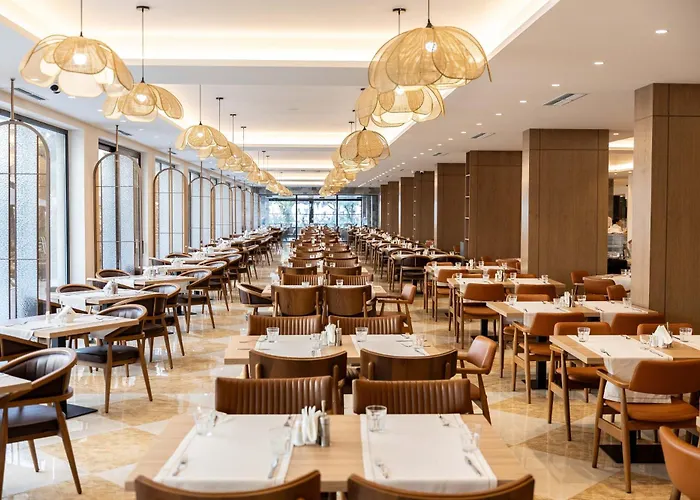 Fafa Aqua Palace & 5* Golem (Tirana)